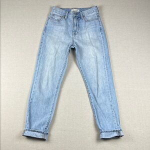 Madewell the perfect vintage Jean in Light wash
Size: 24